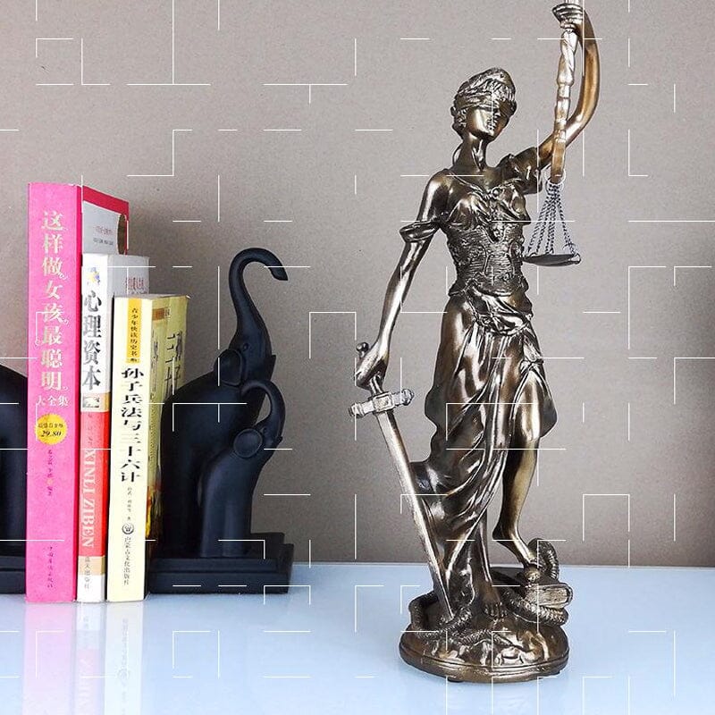 Przytulia Dom | Figurka Bogini Sprawiedliwości Lady Justice – Dekoracyjna Rzeźba z Żywicy 30 cm