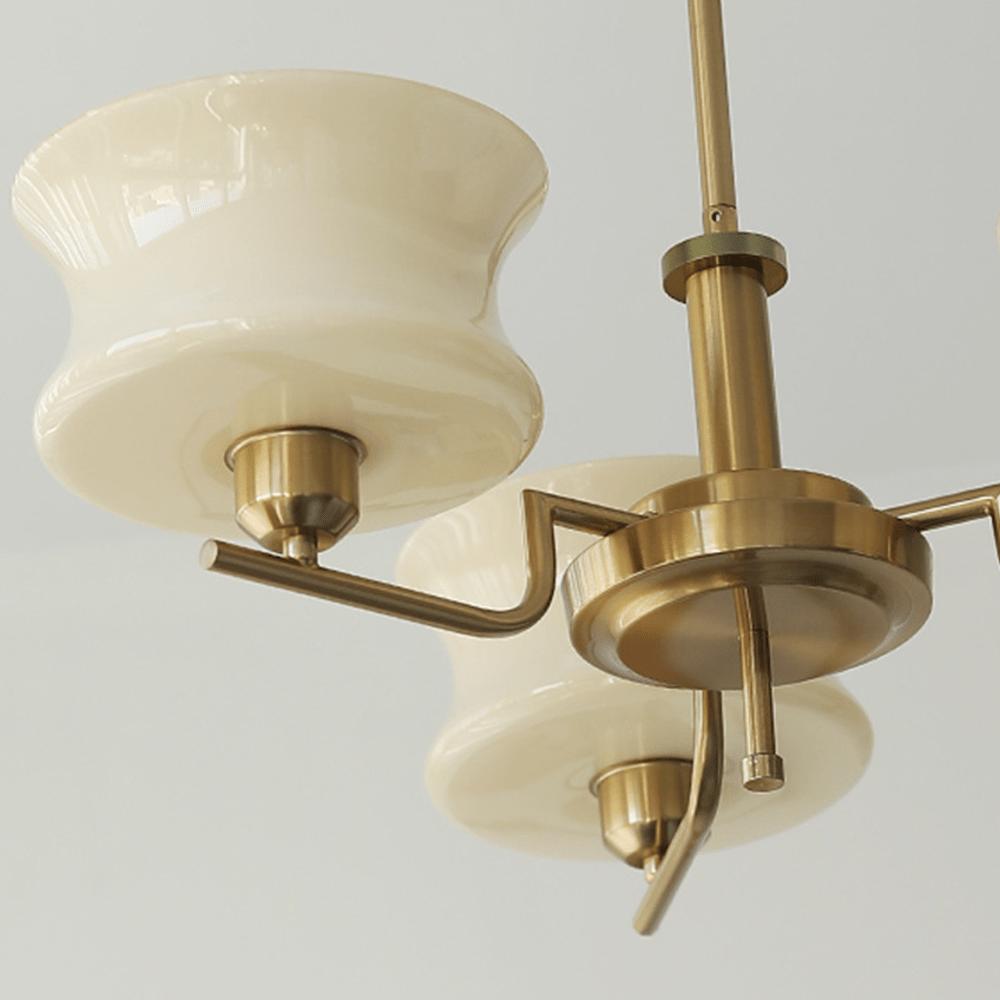 Przytulia Dom | Złoty Żyrandol do Jadalni – Designerska Lampa Sufitowa Vintage z Kloszami Szklanymi E27