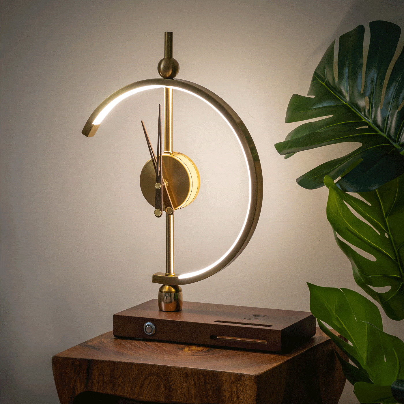 Przytulia Dom | Lampa LED z Zegarem i Ładowaniem Bezprzewodowym – Nowoczesny Design – Do Biura i Sypialni
