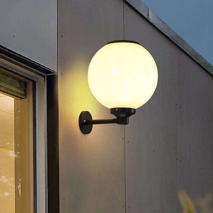 Przytulia Dom | Zewnętrzna Lampa Ścienna Solarna LED Wodoodporna 5–8W – Kula Ogrodowa Aluminium