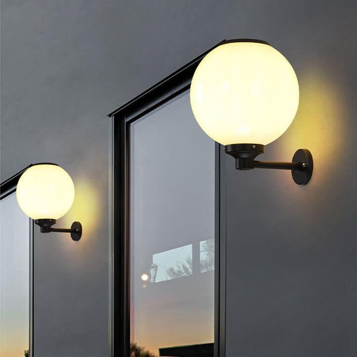 Przytulia Dom | Zewnętrzna Lampa Ścienna Solarna LED Wodoodporna 5–8W – Kula Ogrodowa Aluminium