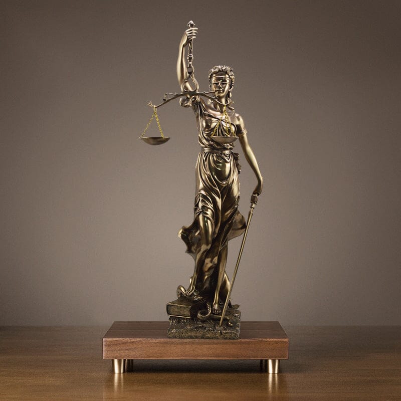 Przytulia Dom | Figurka Bogini Sprawiedliwości Lady Justice – Dekoracyjna Rzeźba z Żywicy 30 cm