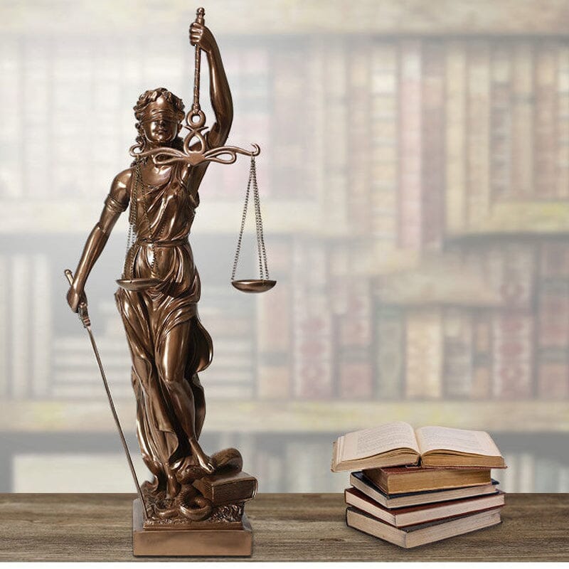 Przytulia Dom | Figurka Bogini Sprawiedliwości Lady Justice – Dekoracyjna Rzeźba z Żywicy 30 cm