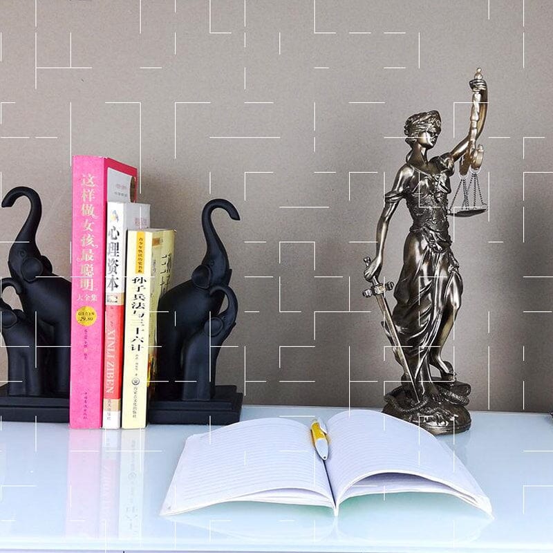 Przytulia Dom | Figurka Bogini Sprawiedliwości Lady Justice – Dekoracyjna Rzeźba z Żywicy 30 cm