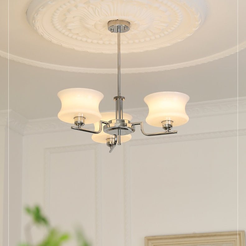 Przytulia Dom | Złoty Żyrandol do Jadalni – Designerska Lampa Sufitowa Vintage z Kloszami Szklanymi E27