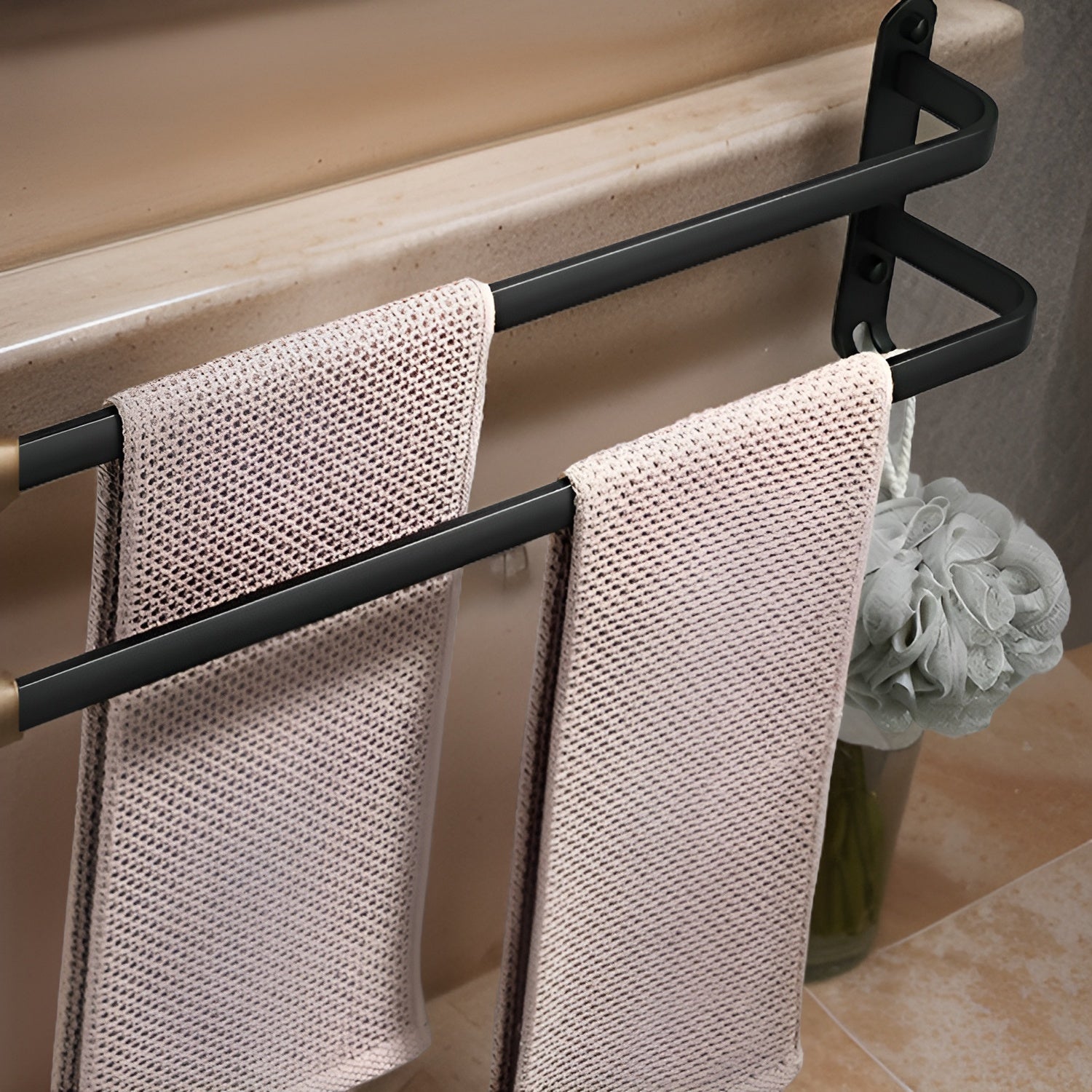 Przytulia Dom | 3-Poziomowy Wieszak na Ręczniki do Montażu na Ścianie – Aluminiowa Półka Łazienkowa 40–60 cm