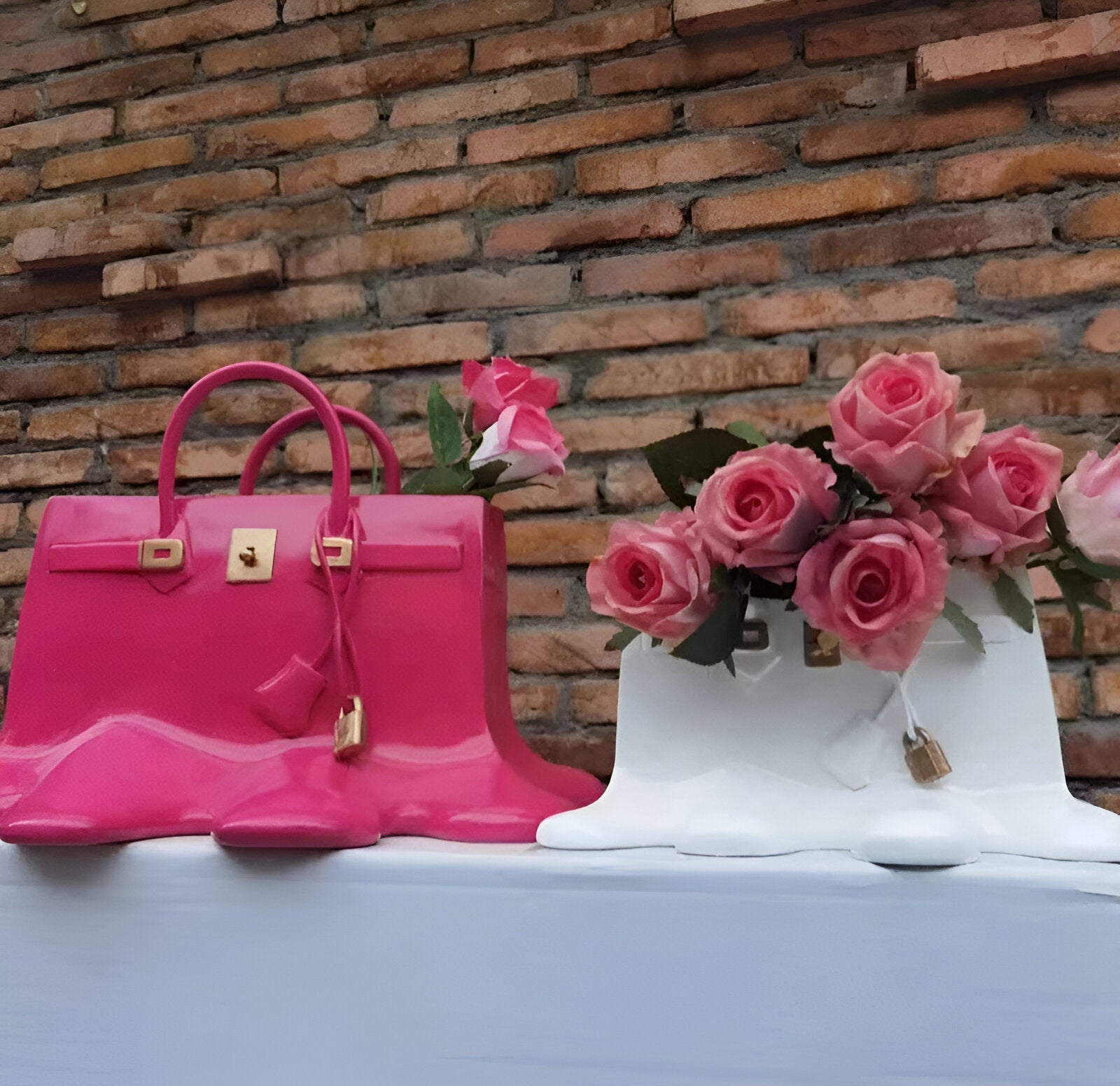 Przytulia Dom | Dekoracyjny Wazon w Kształcie Torebki – Designerski Wazon z Żywicy 28 cm