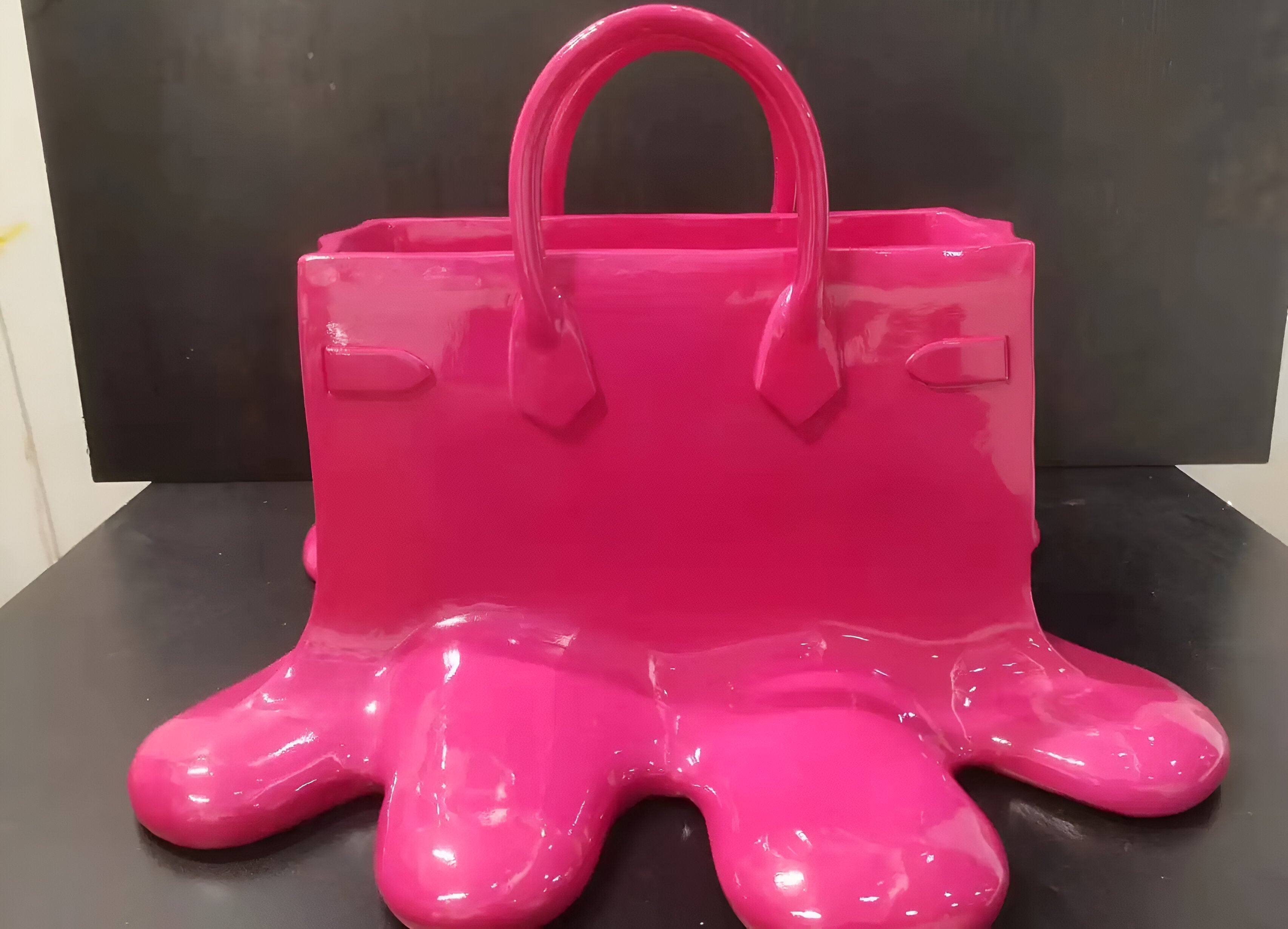 Przytulia Dom | Dekoracyjny Wazon w Kształcie Torebki – Designerski Wazon z Żywicy 28 cm