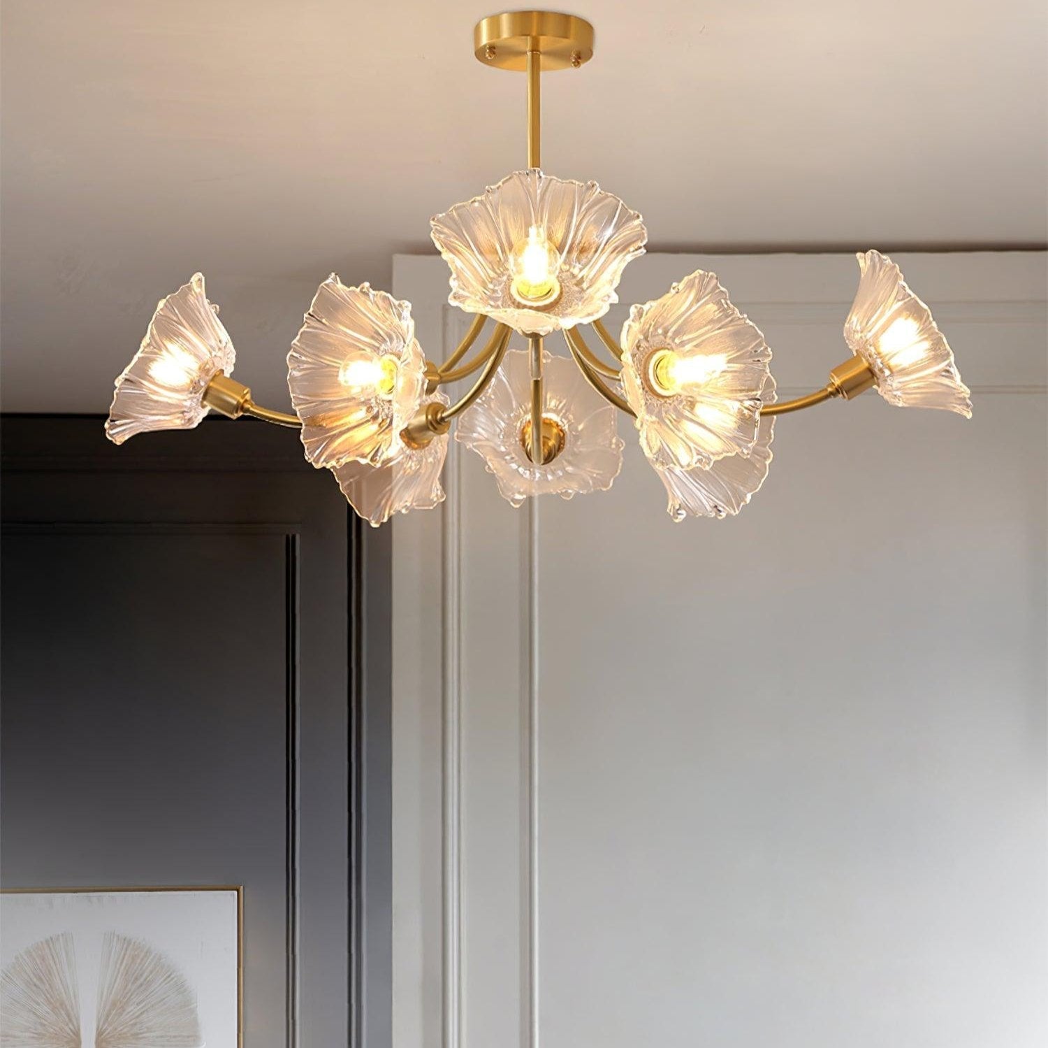 Przytulia Dom | Szklany Żyrandol w Kształcie Kwiatu – Designerska Lampa Sufitowa z Kloszami Szklanymi E27