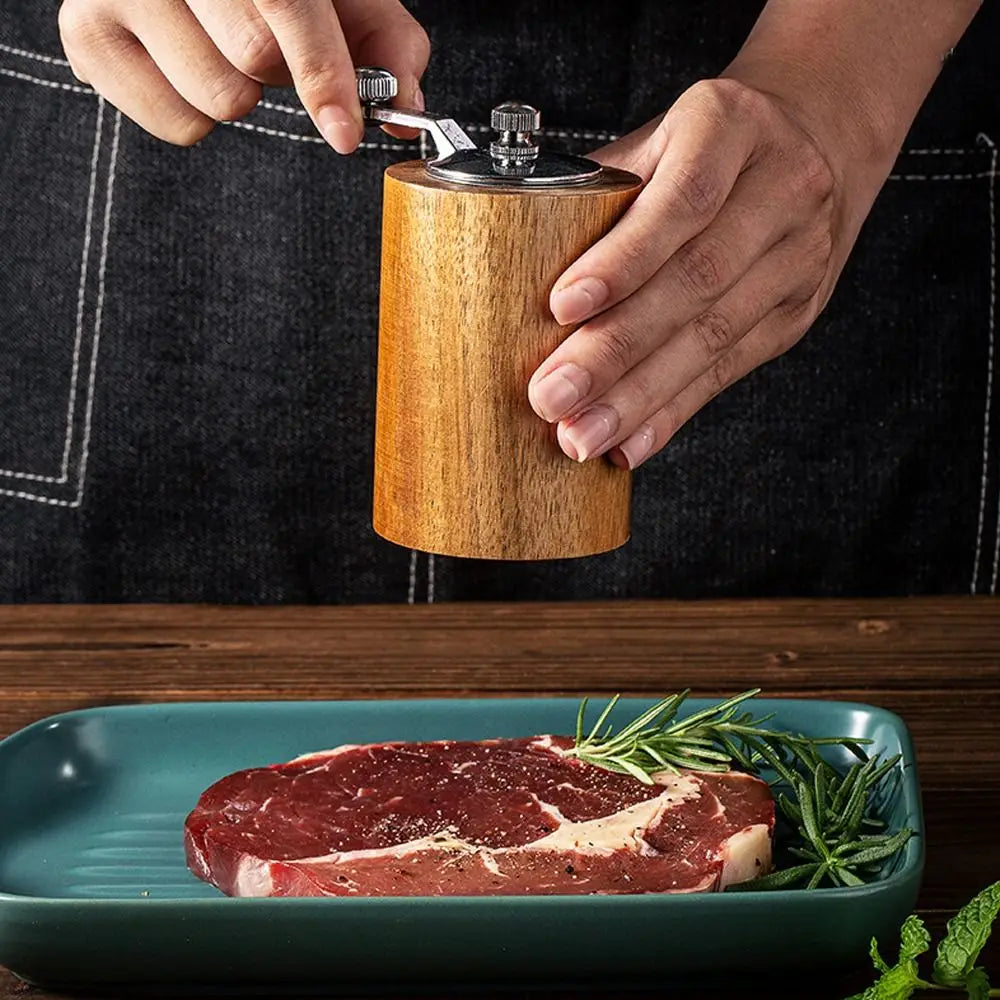 Przytulia Dom | Drewniany Młynek do Soli i Pieprzu z Ceramicznym Mechanizmem – Regulowane Mielenie – Klasyczny Styl do Kuchni