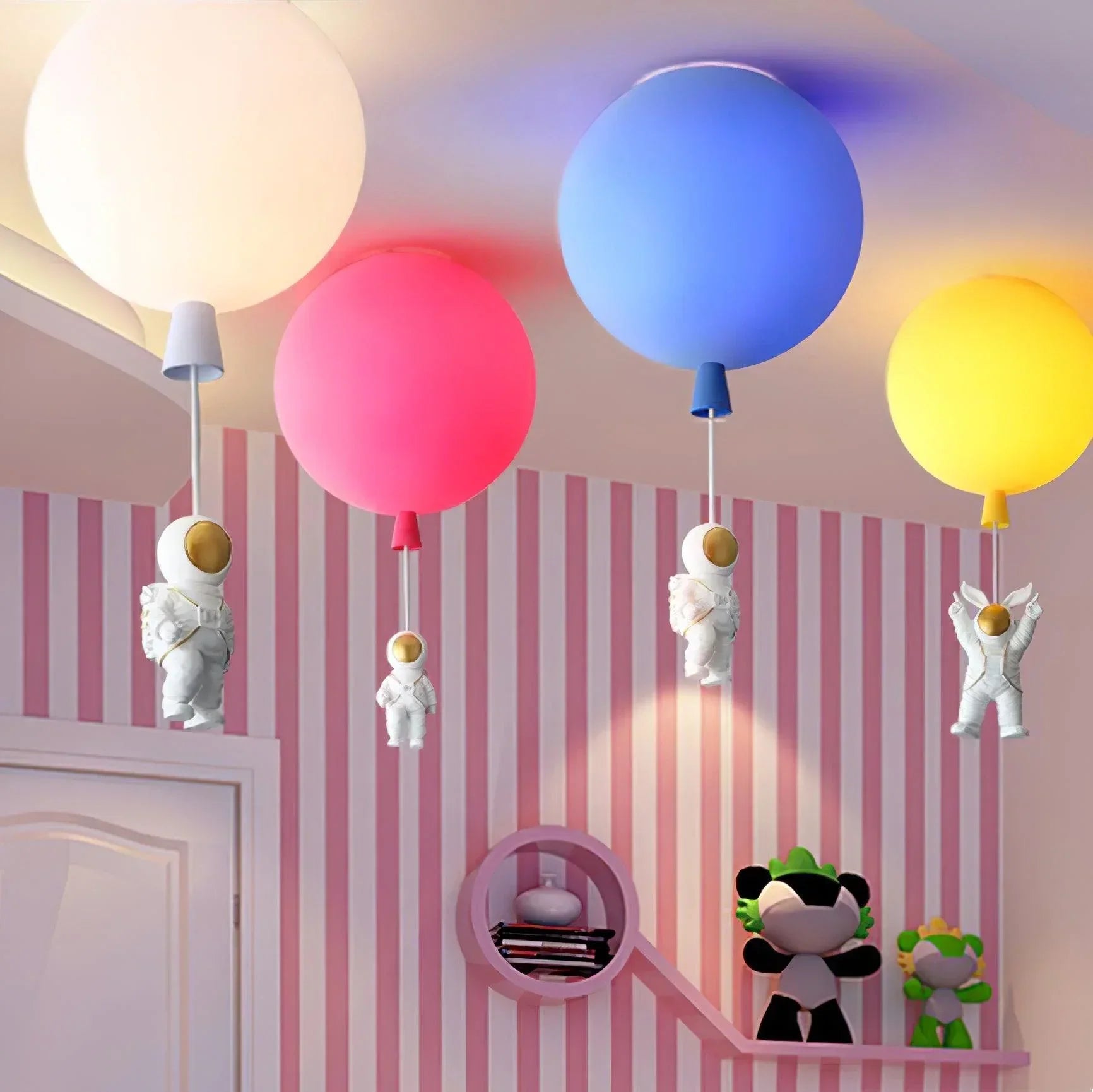 Przytulia Dom | Lampa Sufitowa LED Księżyc i Astronauta – Dekoracyjny Plafon E27