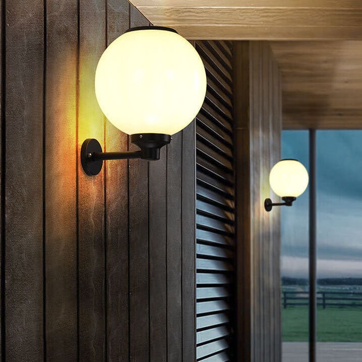 Przytulia Dom | Zewnętrzna Lampa Ścienna Solarna LED Wodoodporna 5–8W – Kula Ogrodowa Aluminium