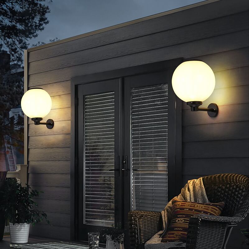Przytulia Dom | Zewnętrzna Lampa Ścienna Solarna LED Wodoodporna 5–8W – Kula Ogrodowa Aluminium